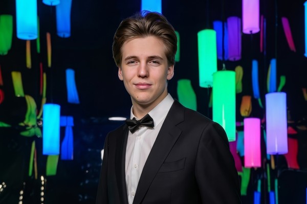 Арсений Сурин
