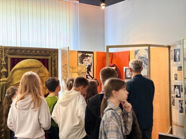 Экскурсия для детей «Внутри театра»