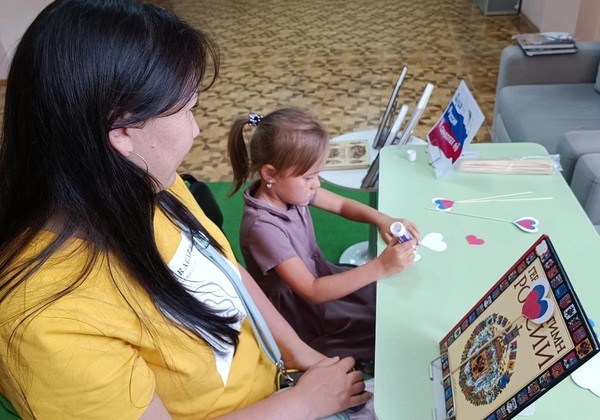 «Величество над страной реет флаг земли родной»: мастер-класс