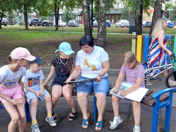 Летний читальный зал «Читают все»