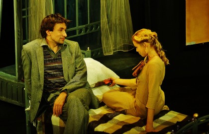 Двое на качелях