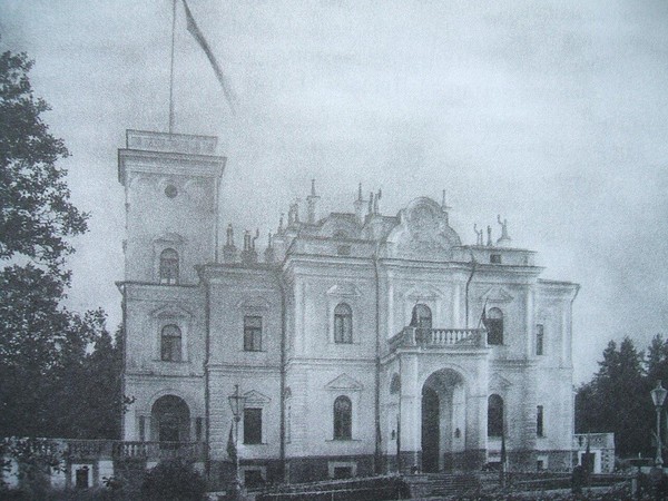 Белый замок в Лахте