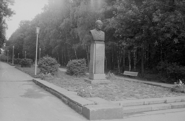 Виртуальная выставка «Светя другим, сгораю сам»