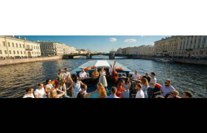 Музыкальный рейс «Плыви со звуком» по каналам Петербурга