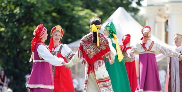 Модные показы в усадьбе