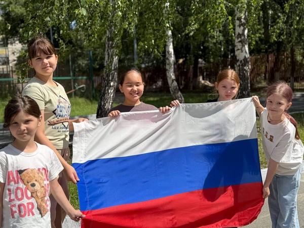 Информационный час «Флаг гордый Родины моей»