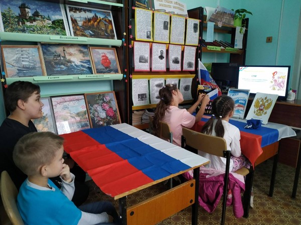 Час истории с мастер-классом «Флаг России»