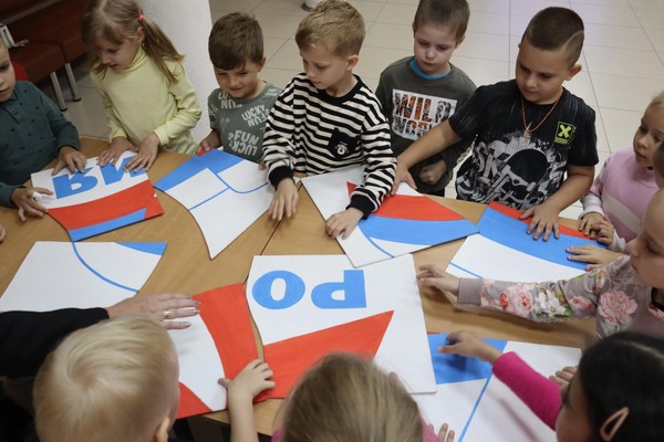 Интерактивная программа «Гордо реет флаг России»