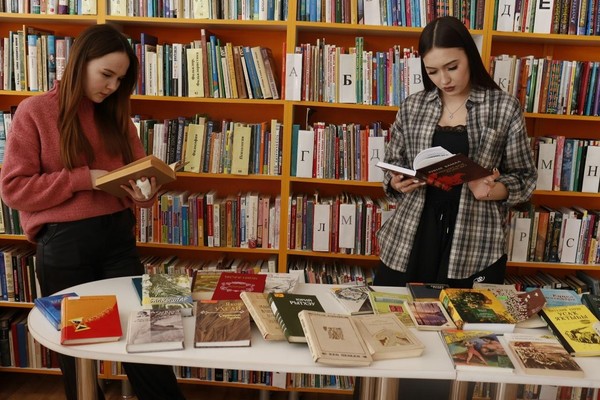 Беседа у книжной полки «Огненная дуга»