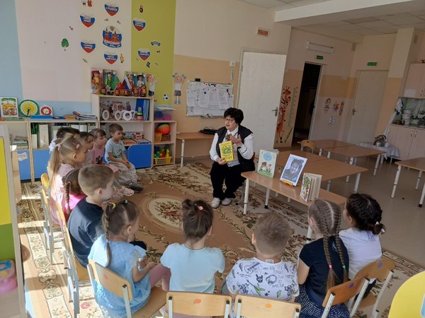 Познавательно игровой час «Цвета России»