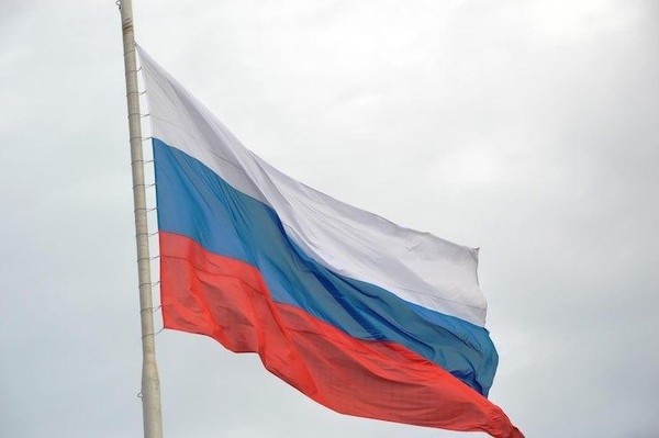 «Синева родимых рек, мира цвет и цвет побед»