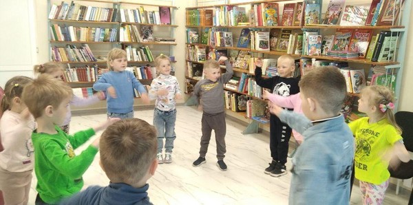 Литературный квест «Как Алёнушка с детьми флаг искала»