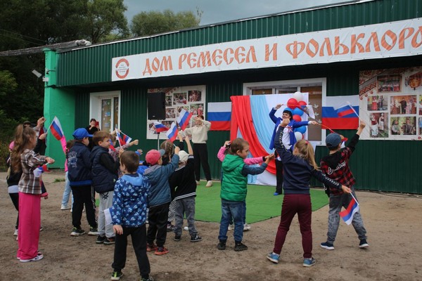 Программа, посвященная Дню флага России