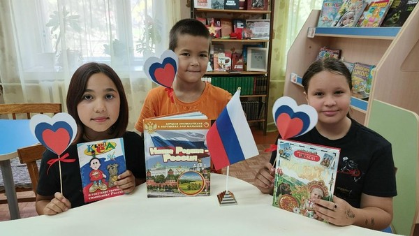 Квест–игра «Три цвета красками сияют»
