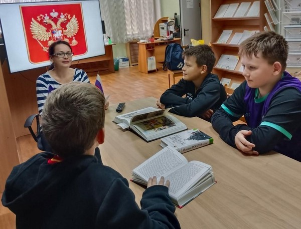 Литературно-историческая панорама «Три цвета Родины»