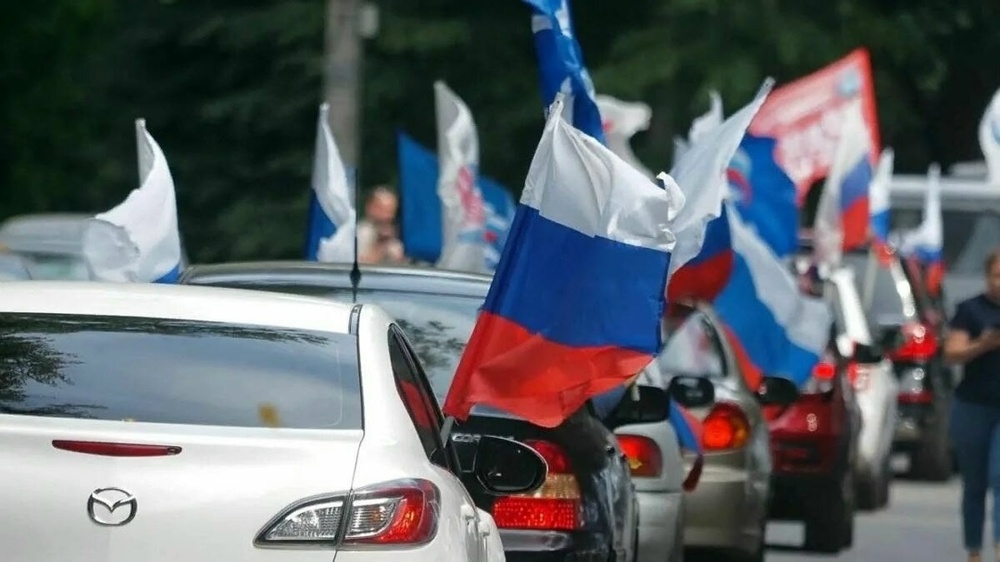 Автопробег ко Дню флага России