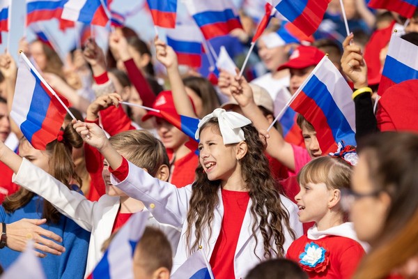 Сетевая акция «Цвета России», посвященная Дню Государственного флага Российской Федерации