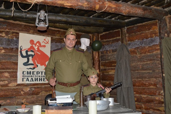 Фотозона «Землянка» и «Боевой эпизод»