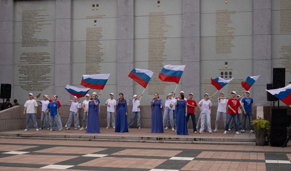 Митинг-концерт ко Дню Государственного флага России