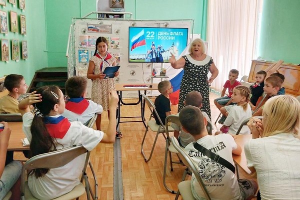 Час граждановедения «Российский гордый триколор»
