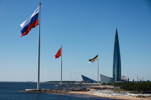 Флаги над Лахта-центром