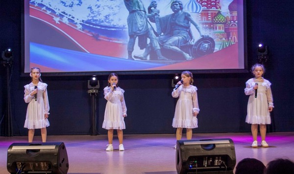 Концертно- развлекательная программа «Три цвета славы»