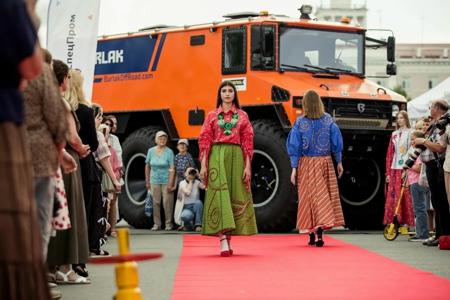 Модный показ на заводе «Вездеходы «Бурлак»