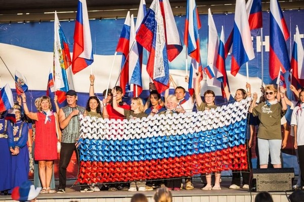 Праздничная программа, посвященная Дню Государственного флага Российской Федерации