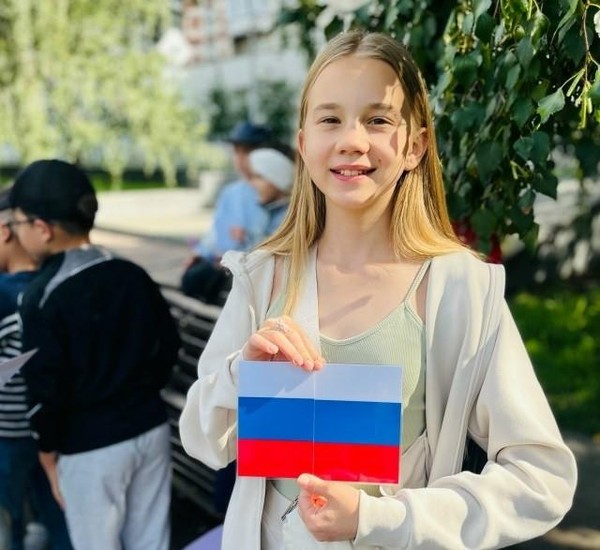 Патриотическая акция на Бульваре Славы «Три цвета гордости»