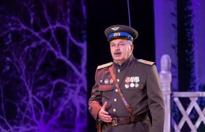 Небесный тихоход. Спектакль театра Чехова
