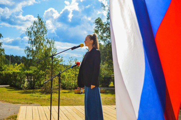 «Три цвета Родины моей» творческая программа, посвященная Дню Государственного флага РФ