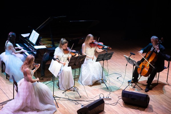 Концерт «Хиты сезона»