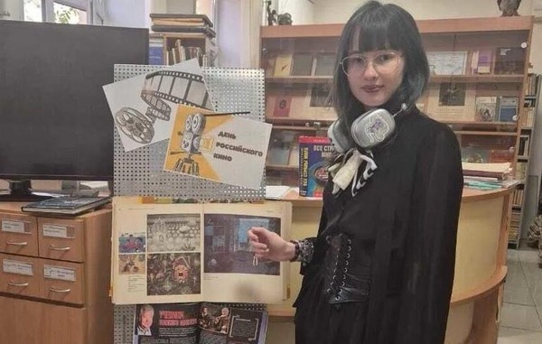 Выставка рисунков ко Дню российского кино