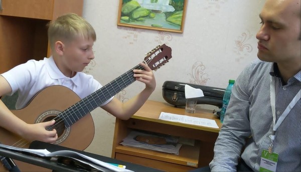 Виртуальный мастер-класс по гитаре «От первых аккордов к уверенной игре»