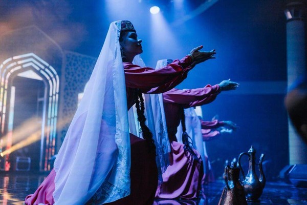 Концерт «Листая яркие страницы»