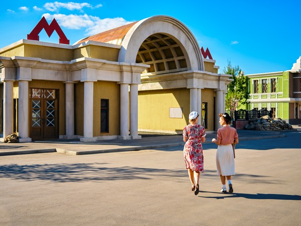 Обзорная автобусная экскурсия по кинопарку «Москино»