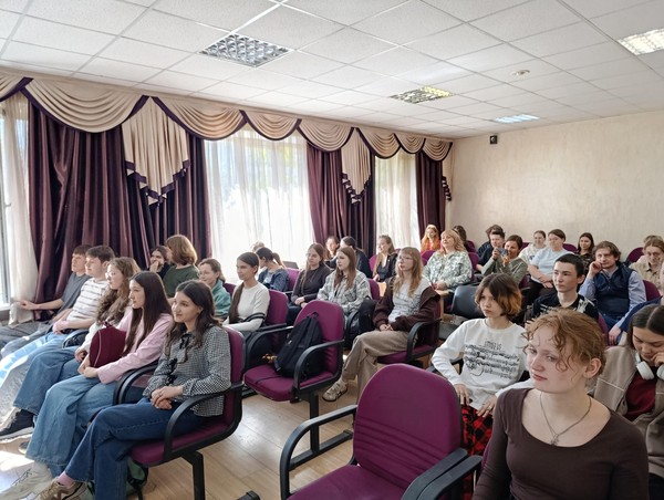 Традиционный просмотр фильма для сотрудников, студентов и абитуриентов
