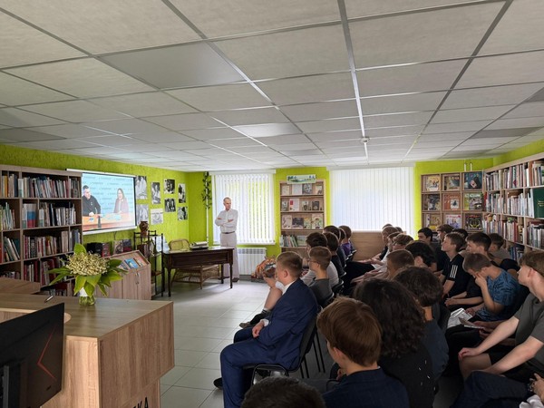 Патриотический книгозал «Родина под защитой сынов Отечества»