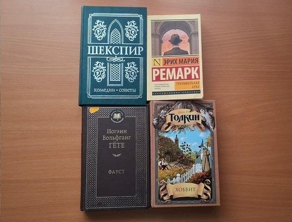 Выставка «День книжных мемов»
