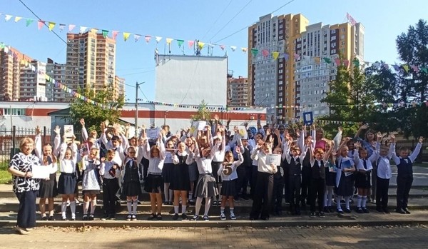 «Зовёт за парты ласковый звонок»