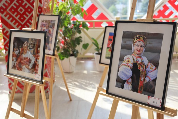 Фотовыставка «Русская красавица всему миру нравится»