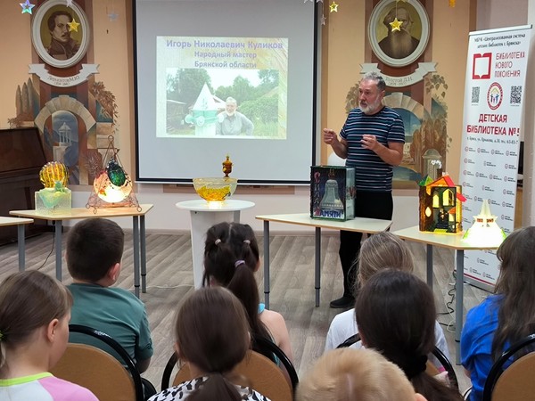 «Калейдоскоп традиций: Брянщина в стекле» — выставка Игоря Куликова
