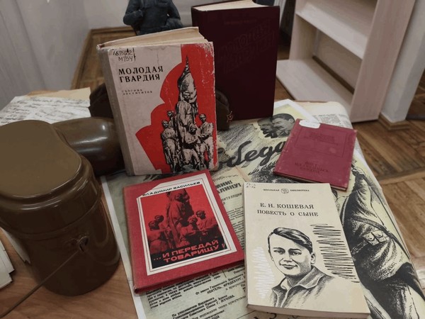 Патриотический час «Горела молодость и падала стремглав»