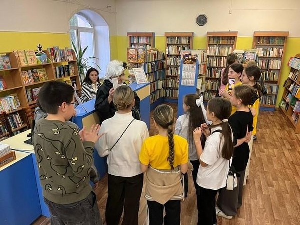 Игровая программа «Путешествие по книжным тропинкам: осенние приключения»