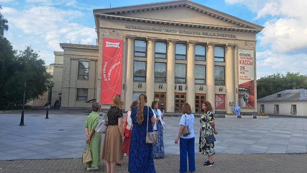 Экскурсионная программа «О чем молчат афиши»