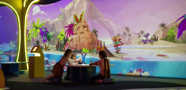 Мультимедийное путешествие в Hello Park