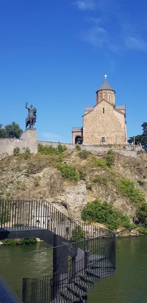 Тбилиси в деталях: от театра Габриадзе до серных бань