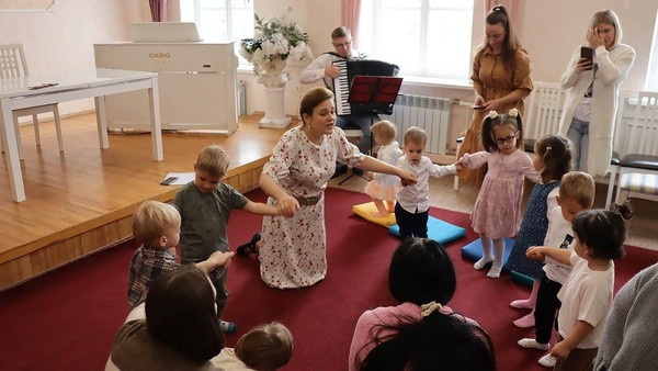Концертная программа «Трудолюбивый ослик-огородник»
