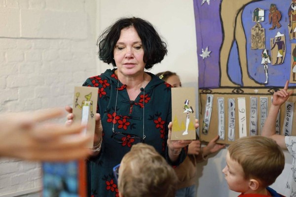 Занятие в студии искусств «Классики» – «Шедевры»