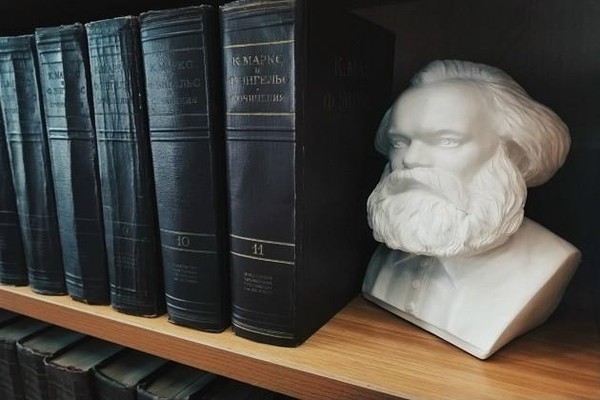 Экскурсия-квест «Знакомство с библиотекой. От глиняных табличек до электронных книг»